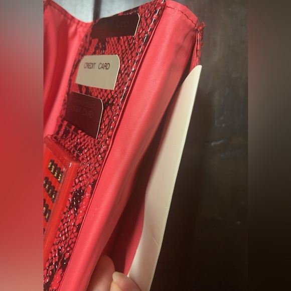 ❤️‍🔥RGA Faux Leather Red & Black SnakeSkin Pattern Wallet & CheckBook Holder - Picture 4 of 6